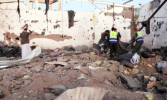 اليمن: يجب التحقيق في الغارة الجوية الأمريكية على مركز احتجاز المهاجرين باعتبارها جريمة حرب