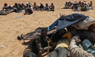 تونس: انتهاكات واسعة النطاق ضد لاجئين ومهاجرين تكشف خطر تواطؤ الاتحاد الأوروبي