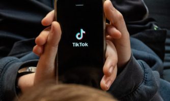 France. TikTok continue d’orienter les enfants et les jeunes déjà fragiles vers des contenus dépressifs et suicidaires 